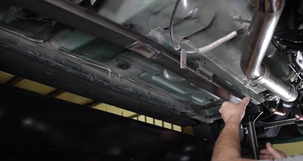 install-mustang-full-length-subframe-connectors_527b4dd3.jpg (600&times;320)