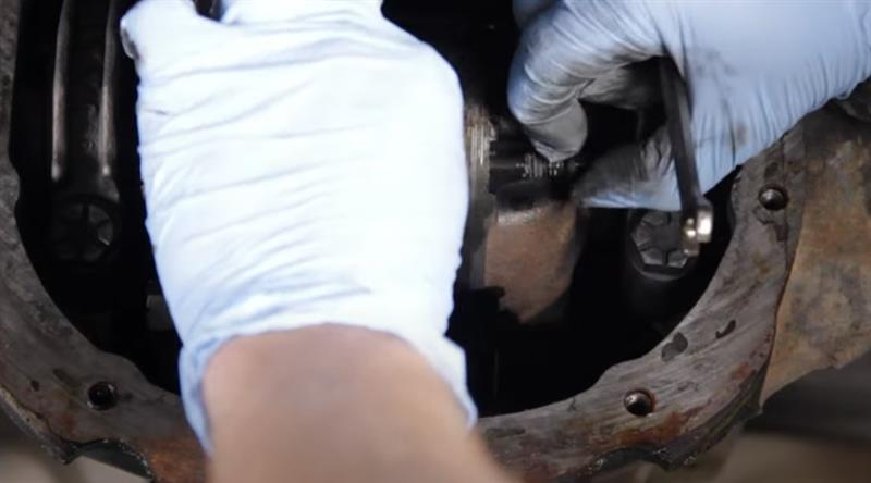 install-mustang-rear-end-gear_0616a8cf.jpg (800&times;444)