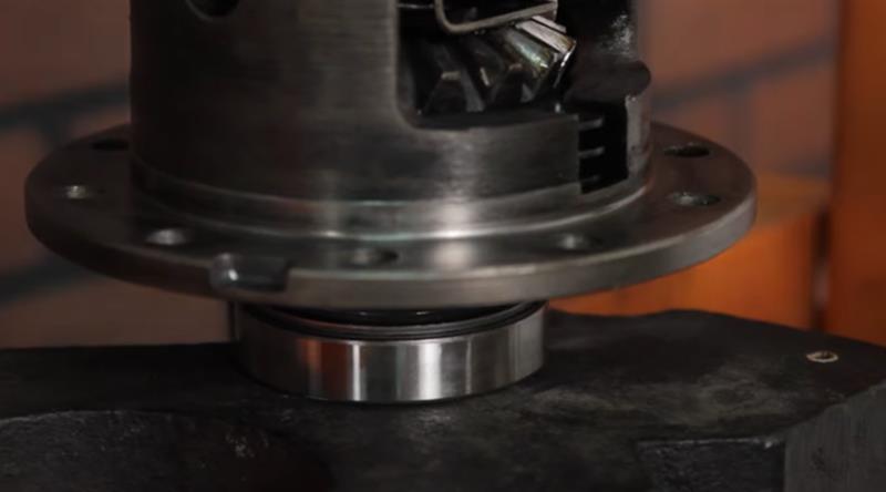 install-mustang-rear-end-gear_55dd43f3.jpg (800&times;444)
