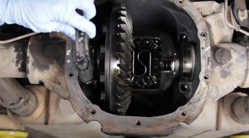 install-mustang-rear-end-gear_a17bedec.jpg (800&times;444)