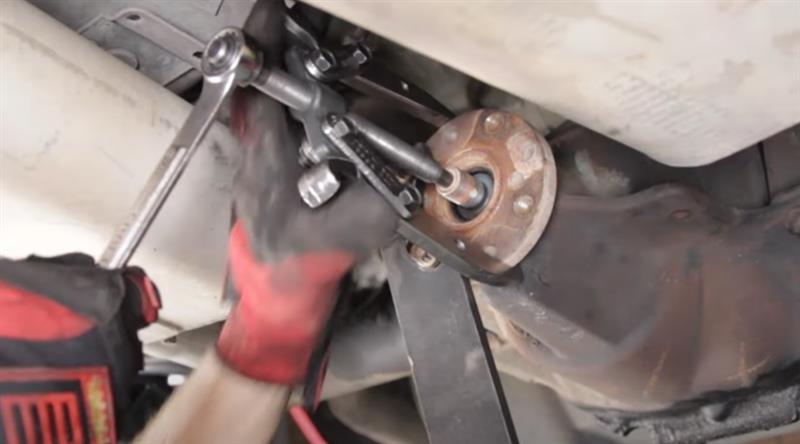 install-mustang-rear-end-gear_f7735e8e.jpg (800&times;444)