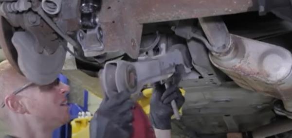 mustang-bmr-adjustable-lower-control-arms-install_2c146f71.jpg (600&times;284)