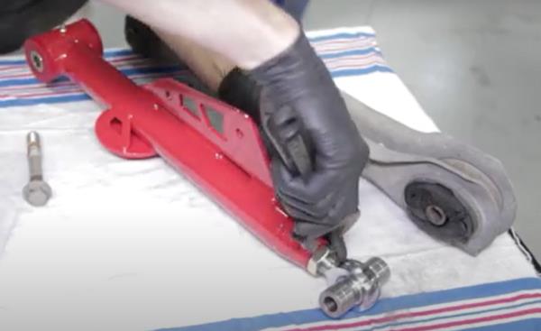 mustang-bmr-adjustable-lower-control-arms-install_c5448c94.jpg (600&times;367)