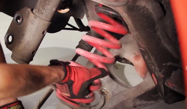 mustang-lowering-spring-installation-79-04_3c2d5ba5.jpg (600&times;350)