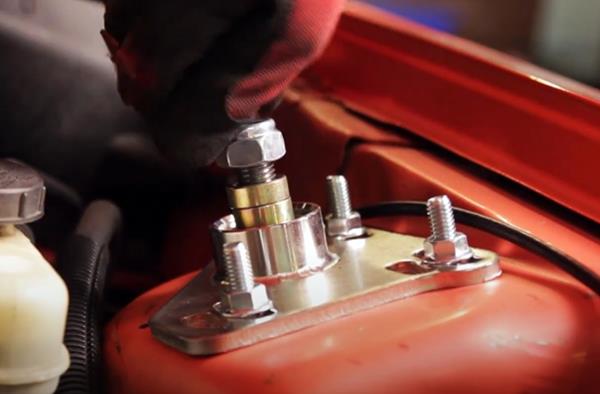 mustang-lowering-spring-installation-79-04_6b3ef0b7.jpg (600&times;394)